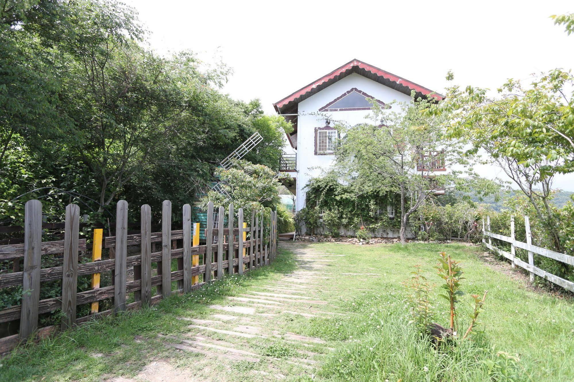 Villa Relax Renai Bagian luar foto